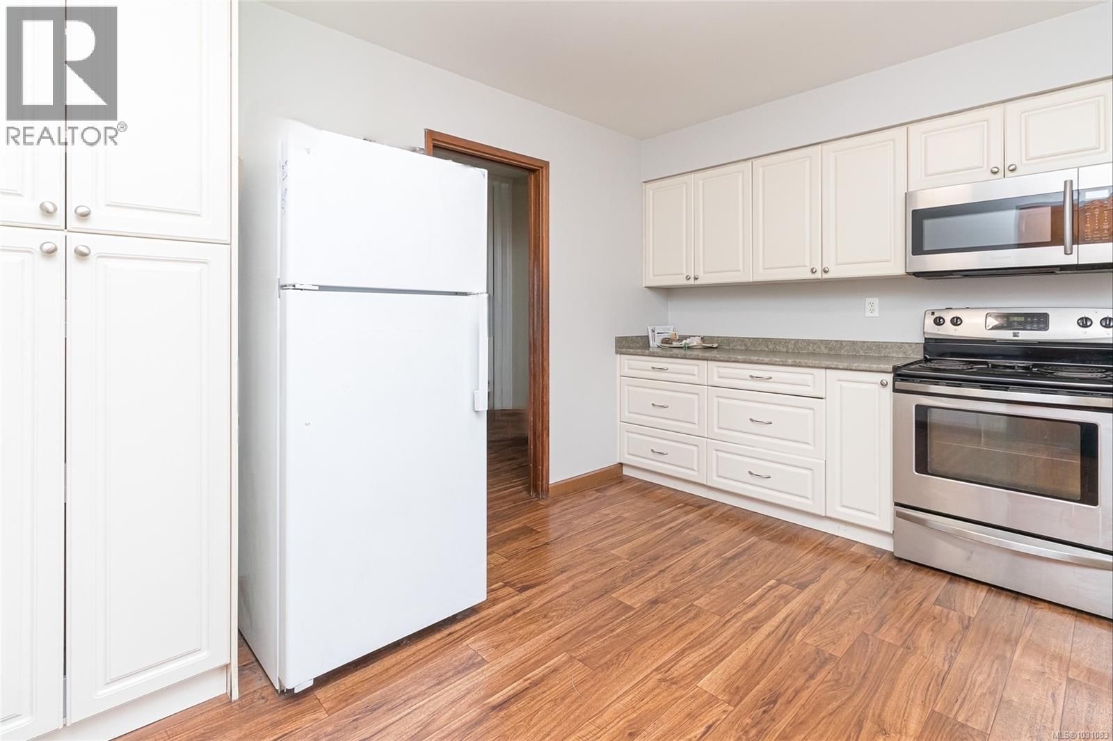 1512 MCRAE AVENUE Image 12