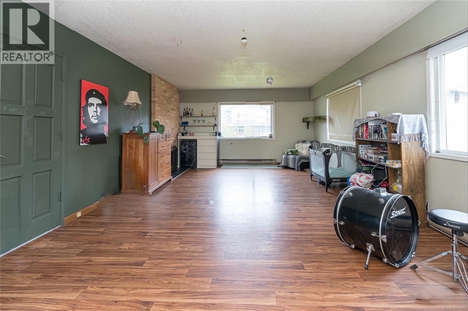 1512 MCRAE AVENUE Image 13