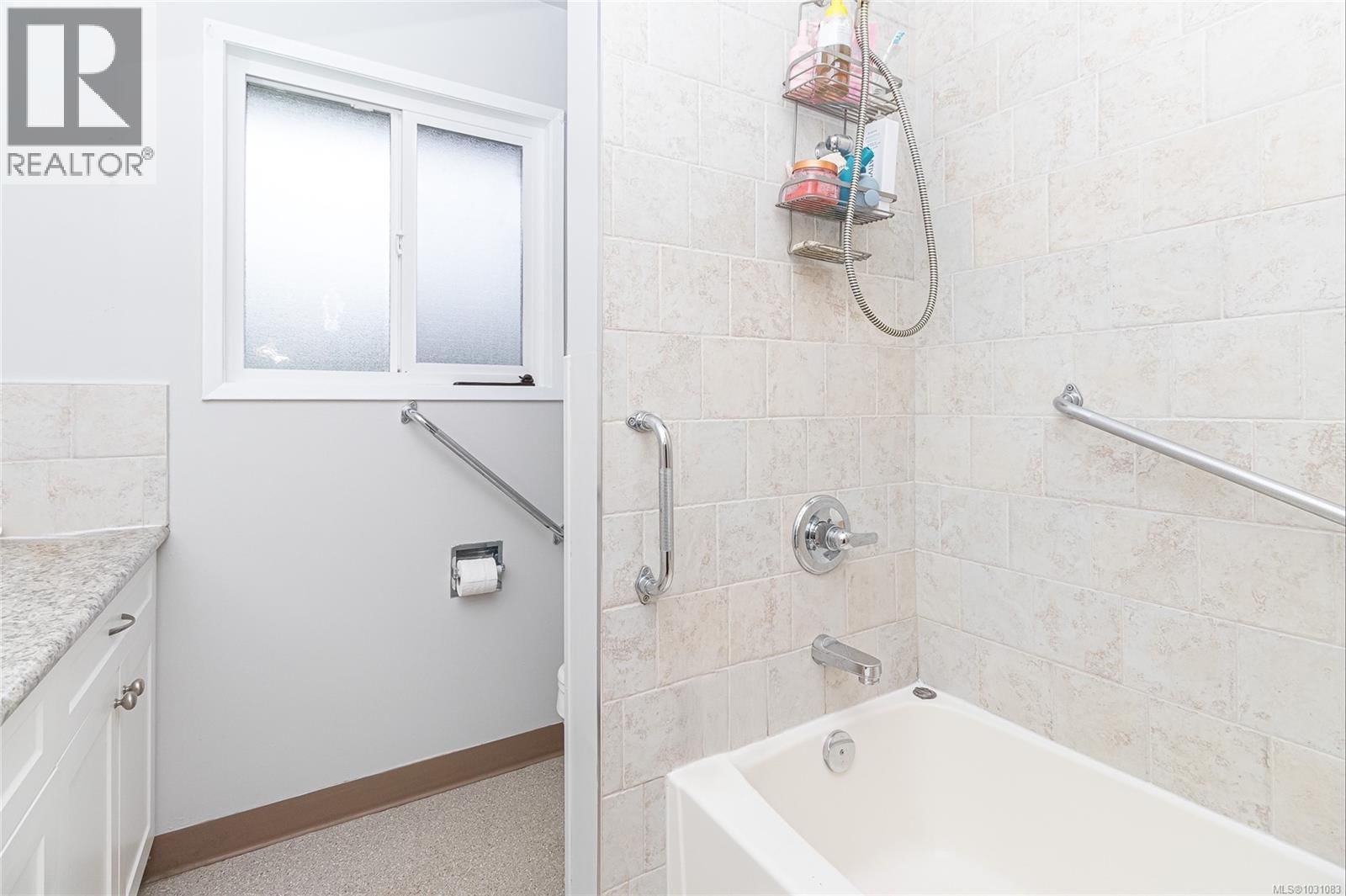 1512 MCRAE AVENUE Image 17