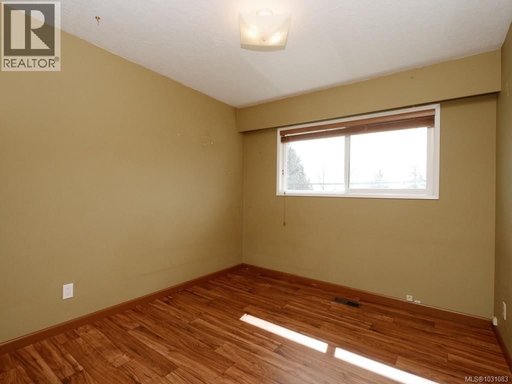 1512 MCRAE AVENUE Image 18