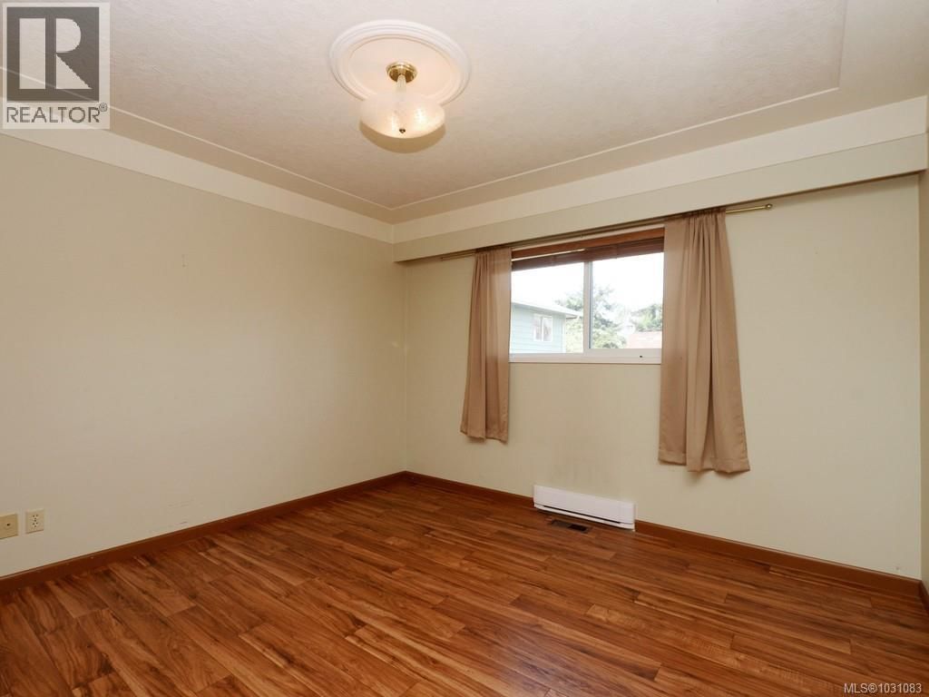 1512 MCRAE AVENUE Image 19