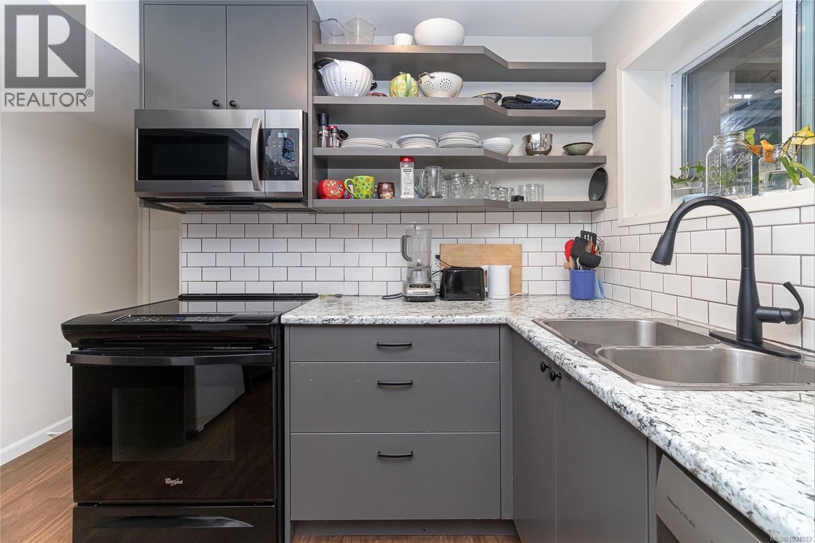 1512 MCRAE AVENUE Image 22