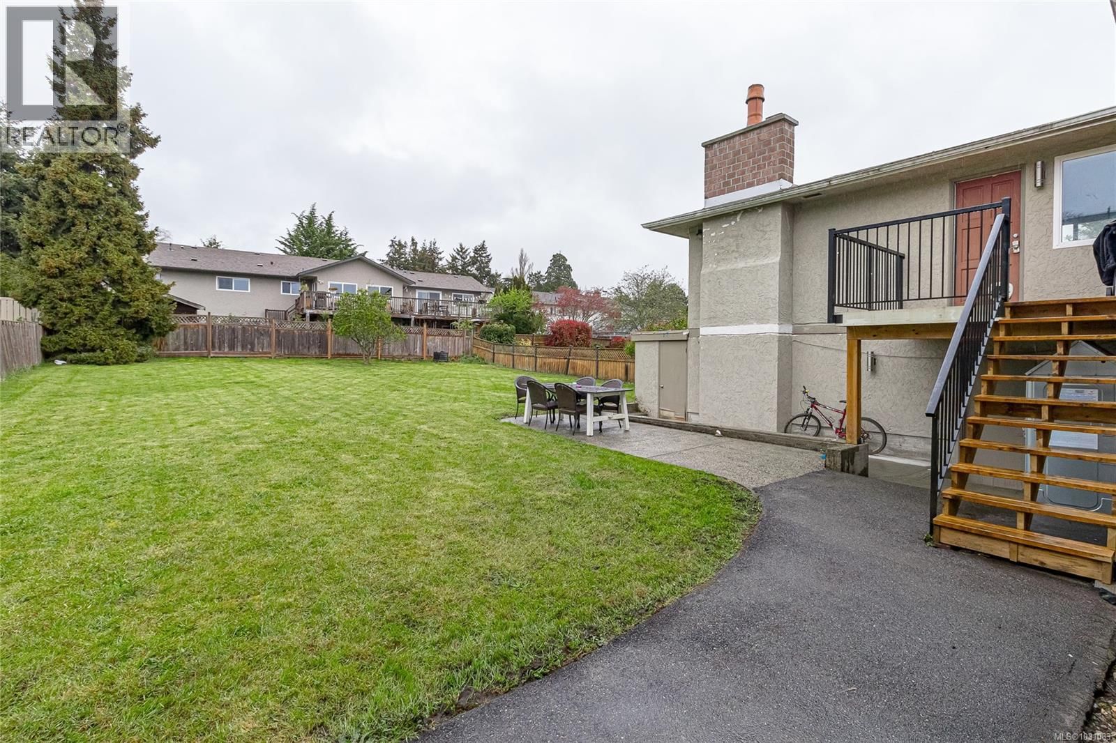 1512 MCRAE AVENUE Image 30