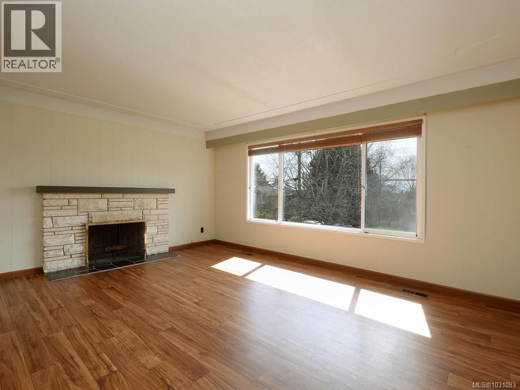 1512 MCRAE AVENUE Image 4