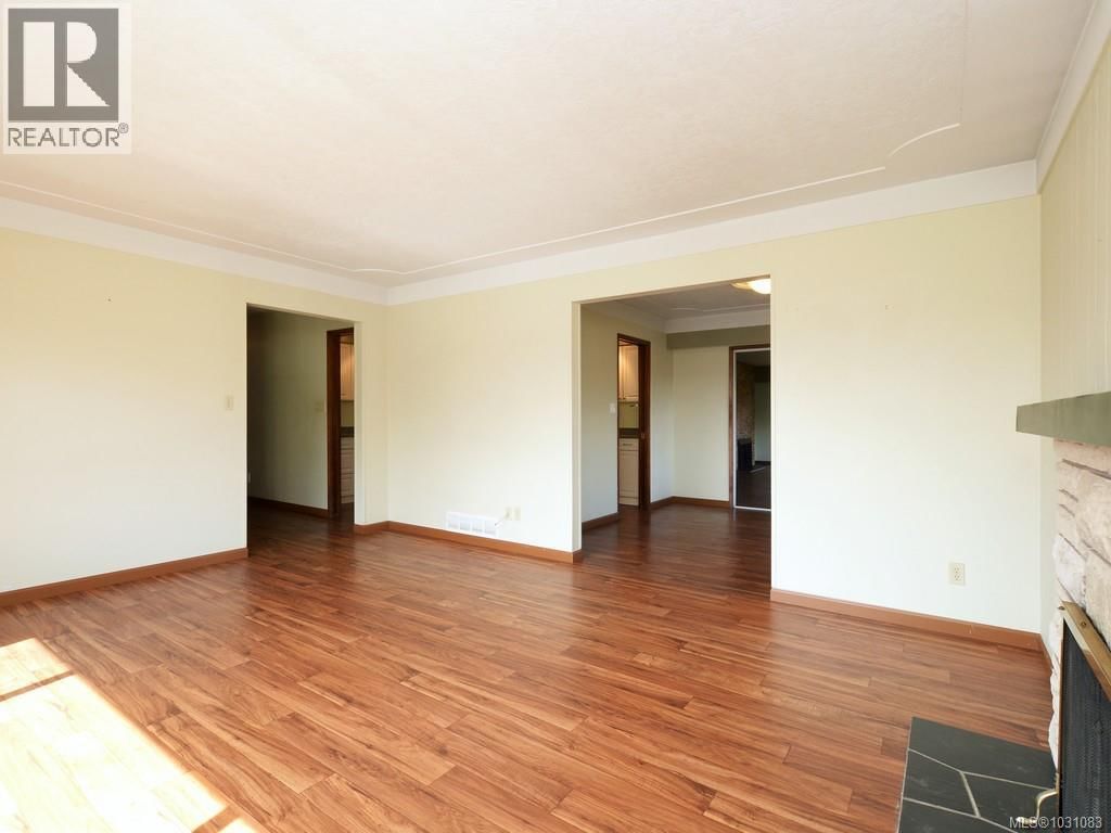 1512 MCRAE AVENUE Image 6