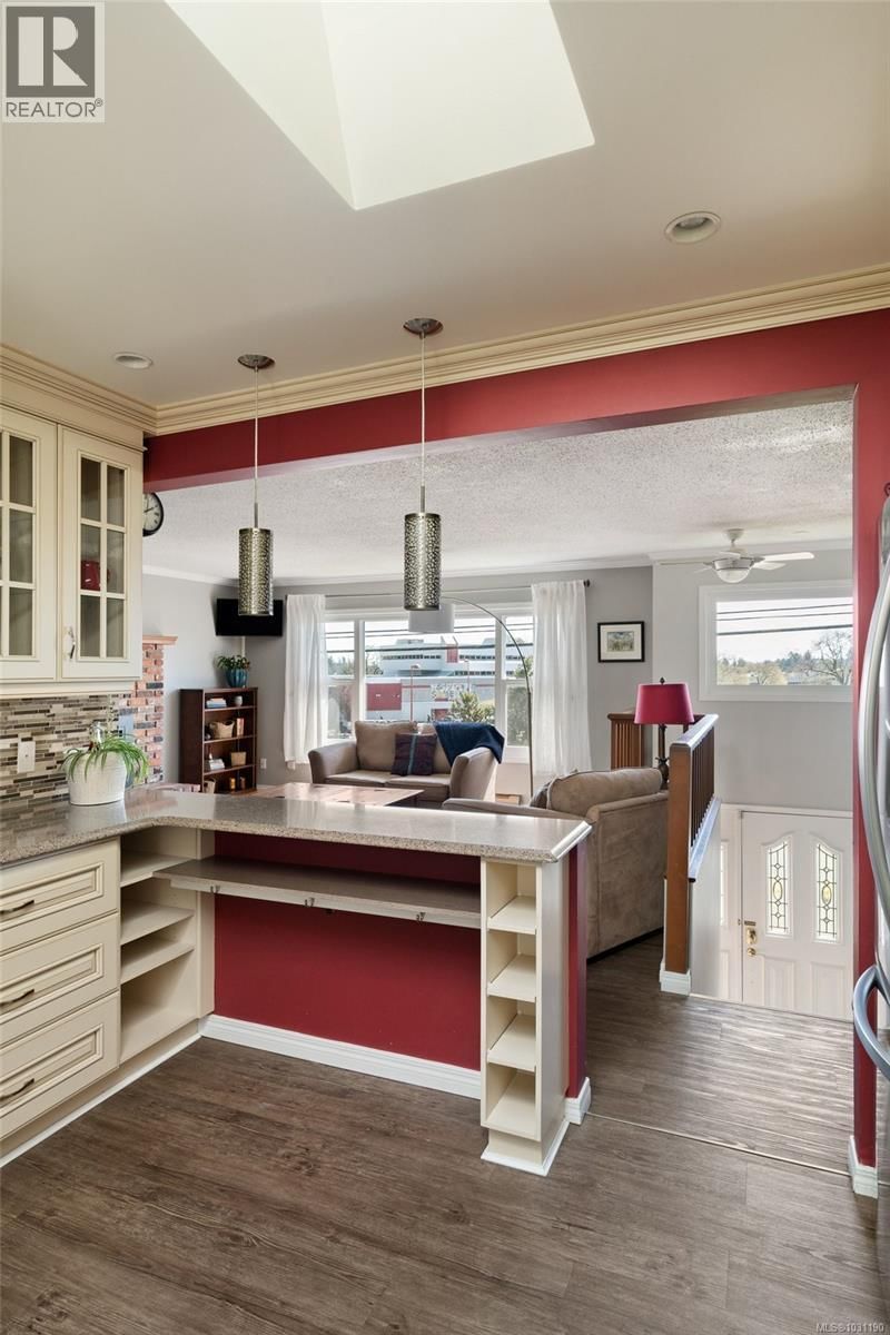 381 MONTCALM AVENUE Image 14