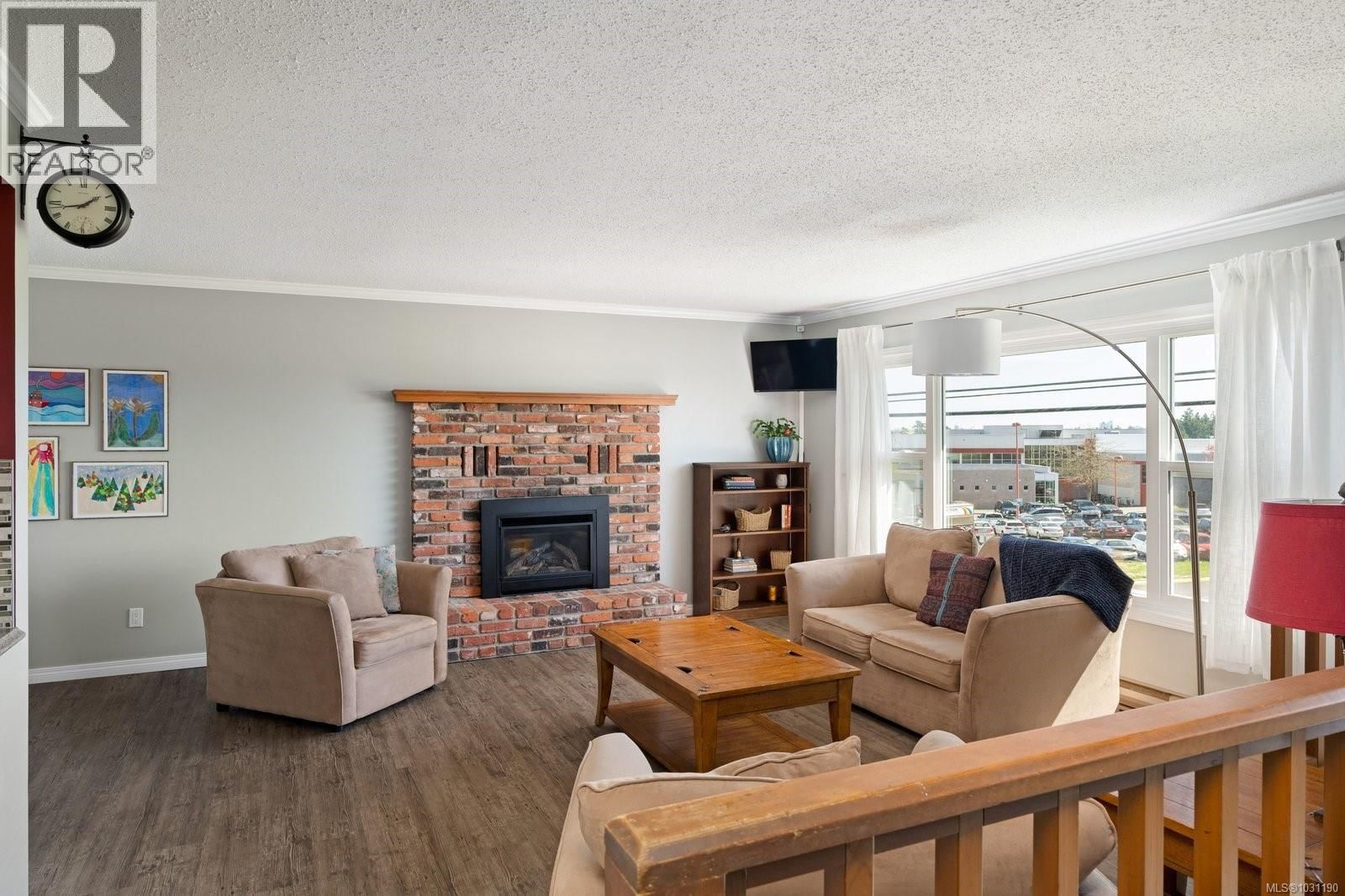 381 MONTCALM AVENUE Image 2