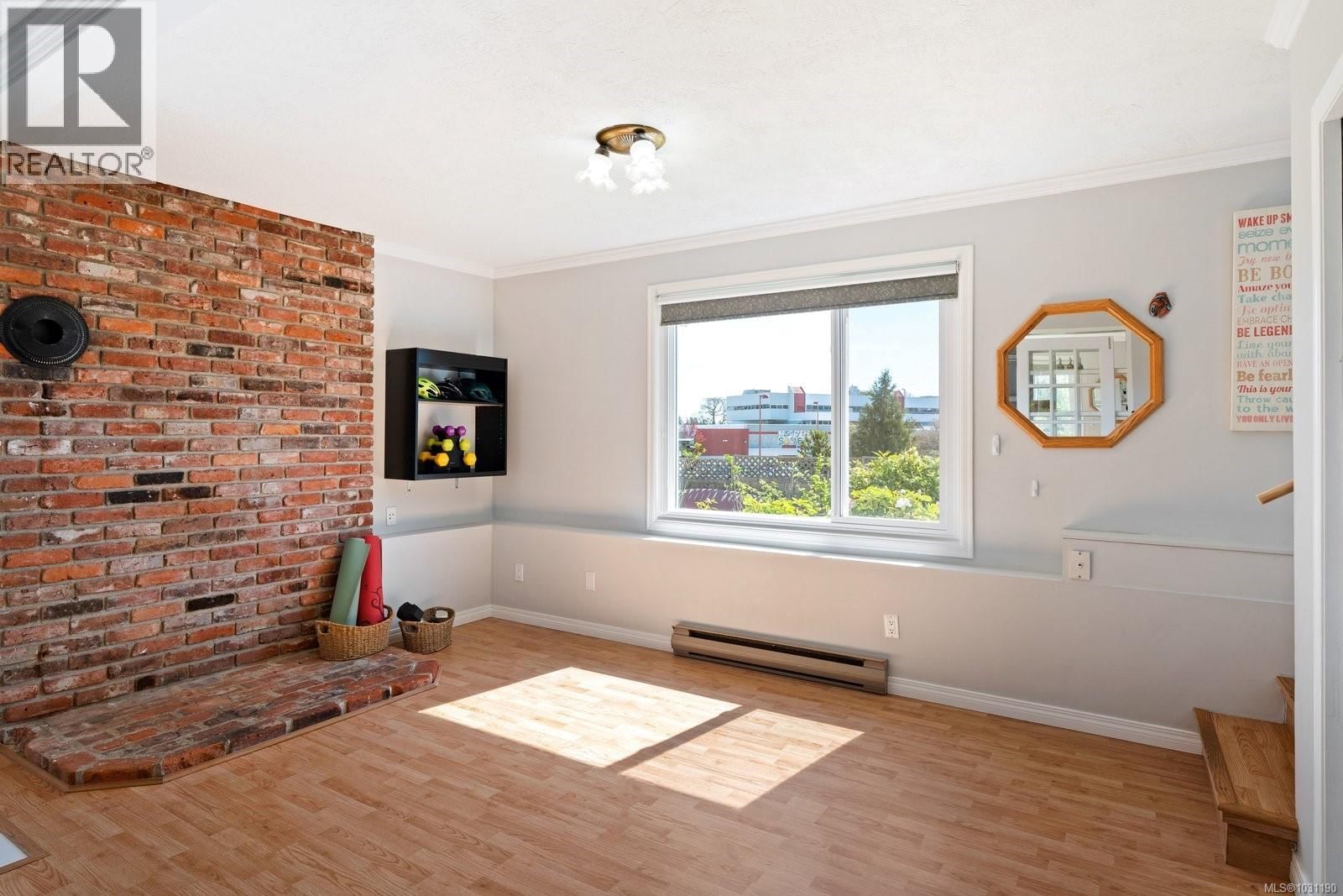 381 MONTCALM AVENUE Image 25