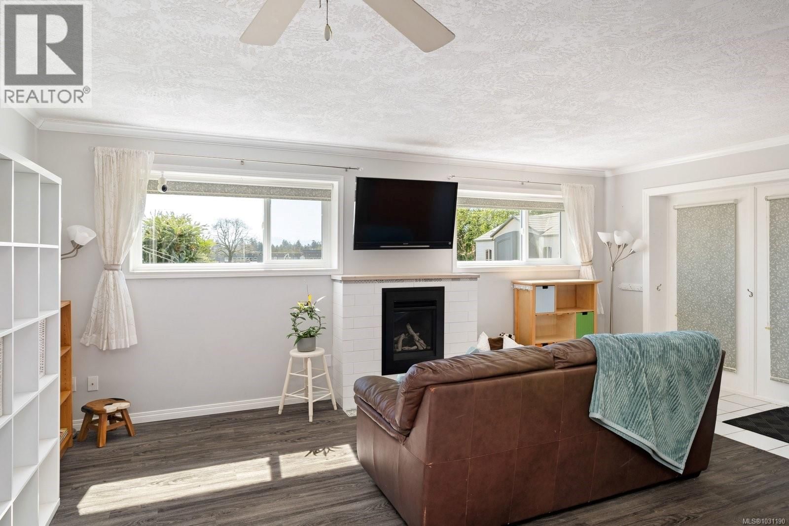 381 MONTCALM AVENUE Image 29