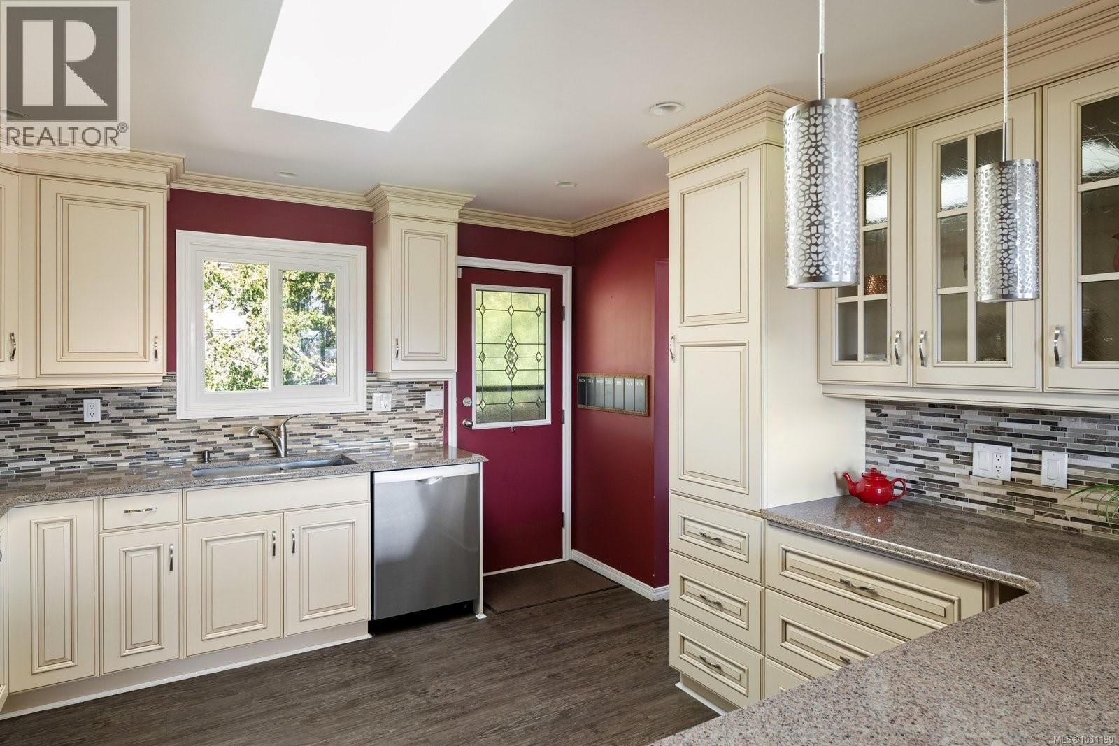 381 MONTCALM AVENUE Image 3