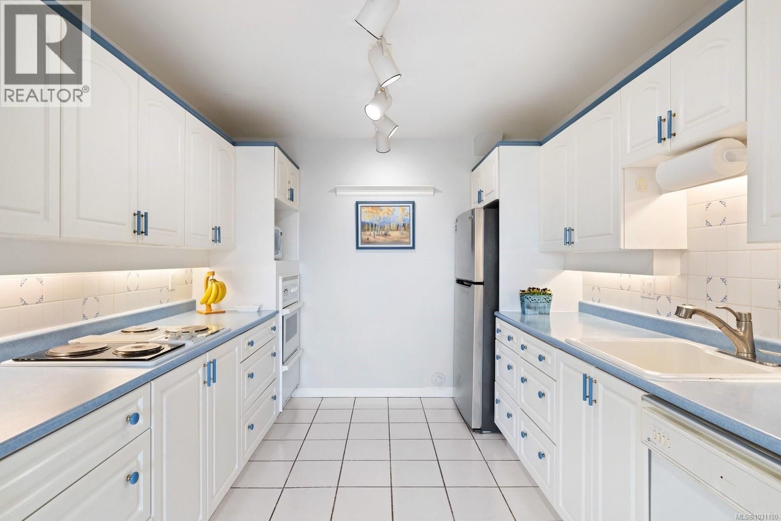 381 MONTCALM AVENUE Image 31