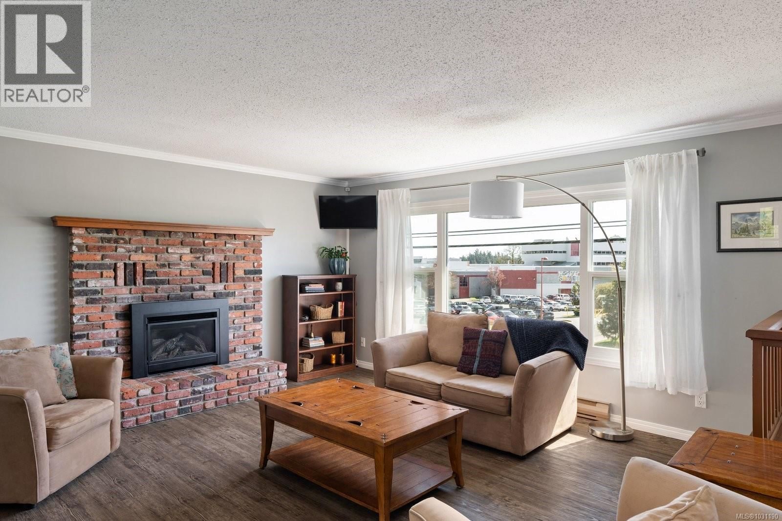 381 MONTCALM AVENUE Image 6