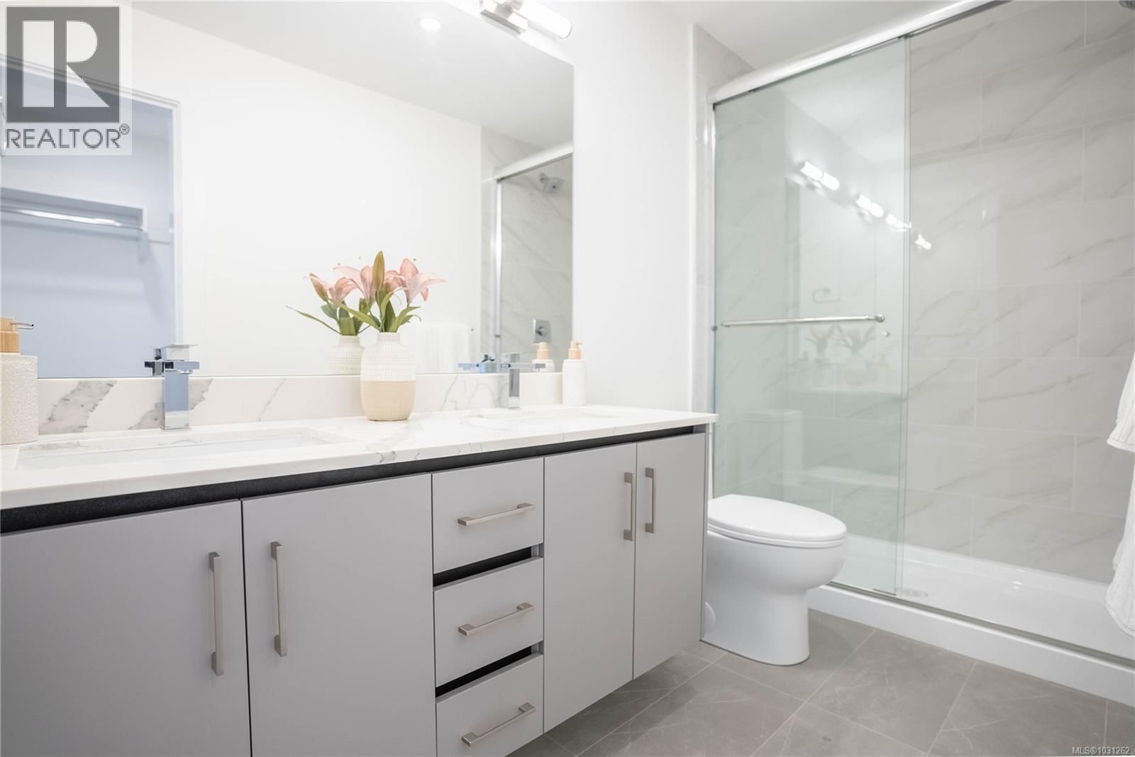 211 - 258 HELMCKEN ROAD Image 11