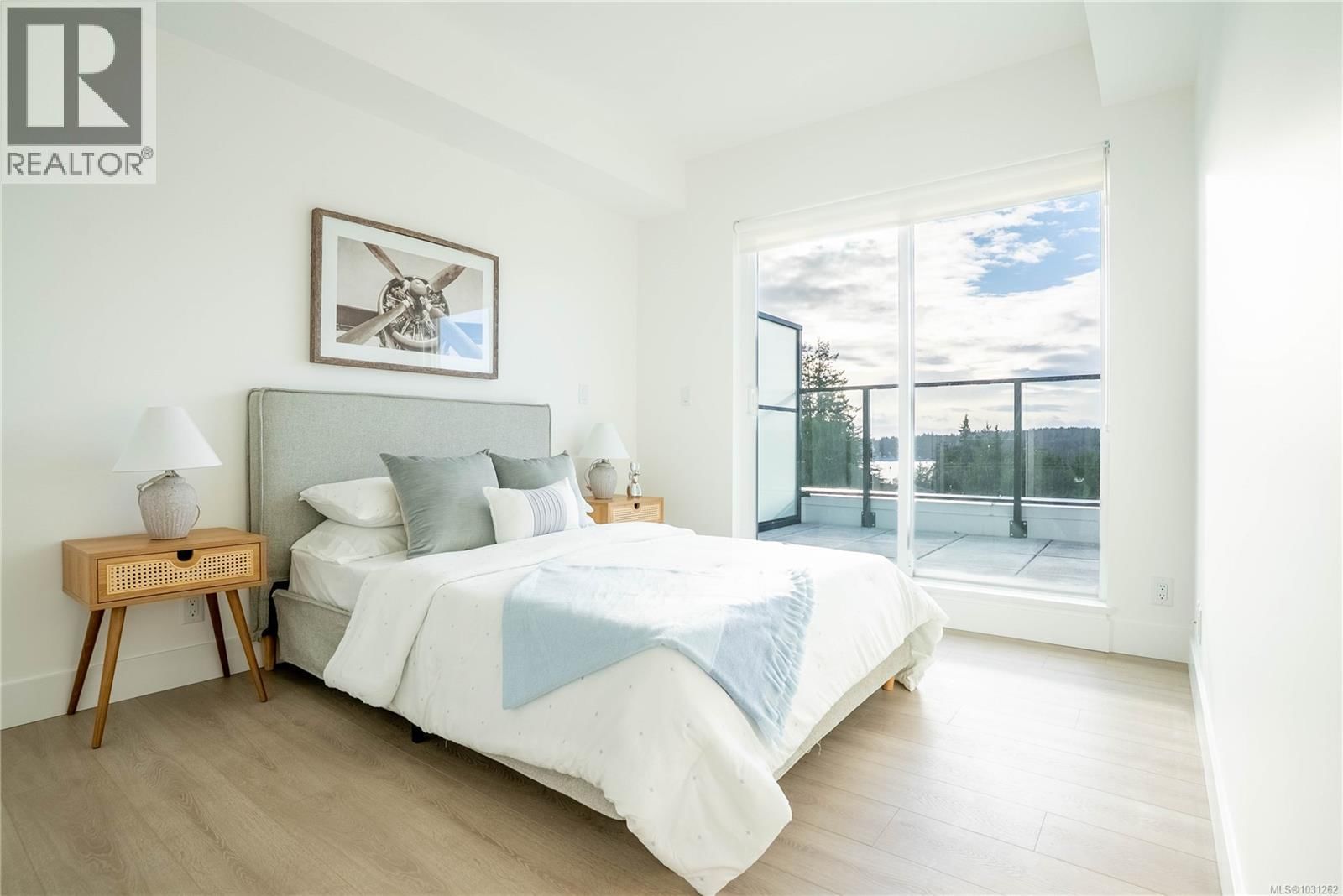 211 - 258 HELMCKEN ROAD Image 13