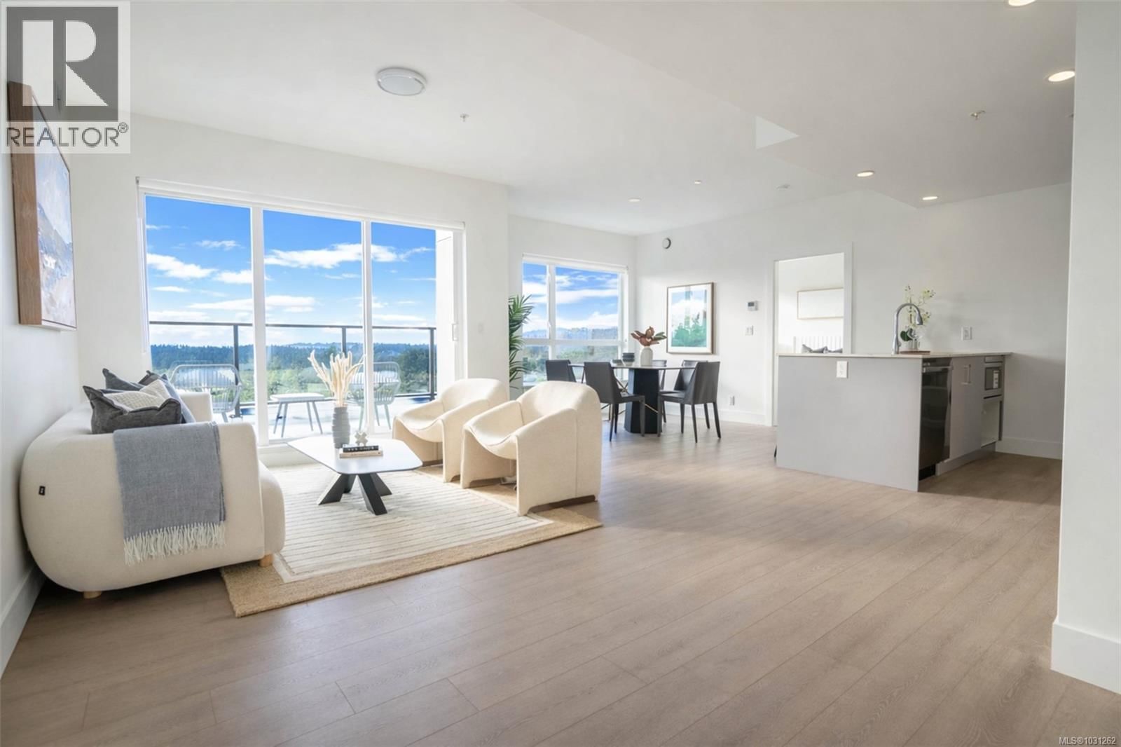 211 - 258 HELMCKEN ROAD Image 3