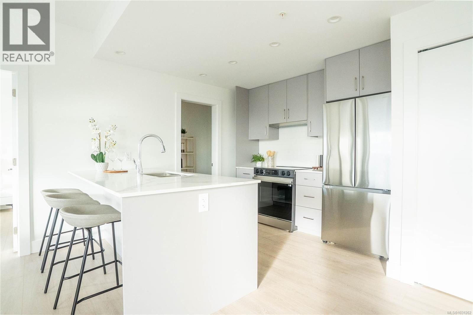 211 - 258 HELMCKEN ROAD Image 6