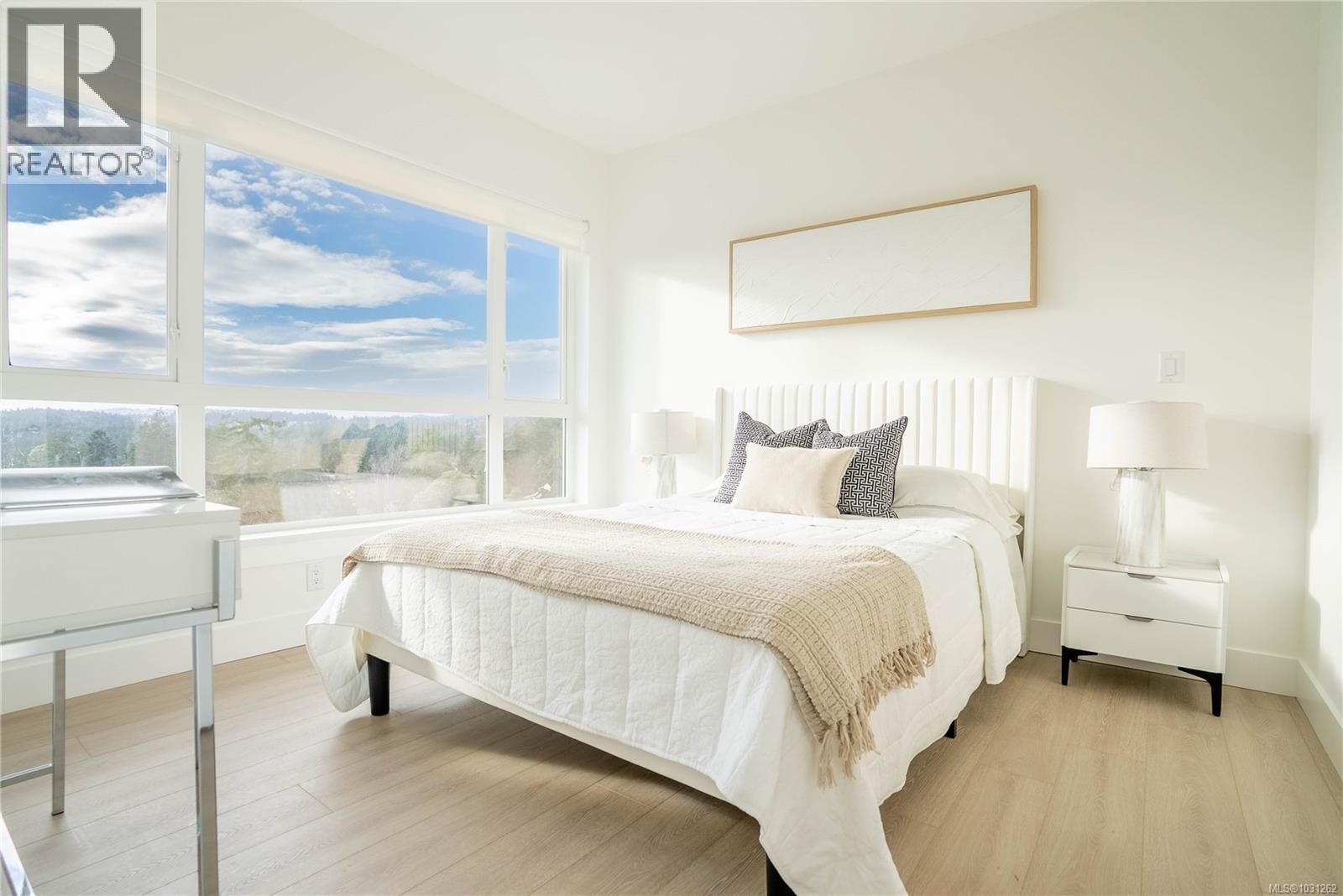 211 - 258 HELMCKEN ROAD Image 8