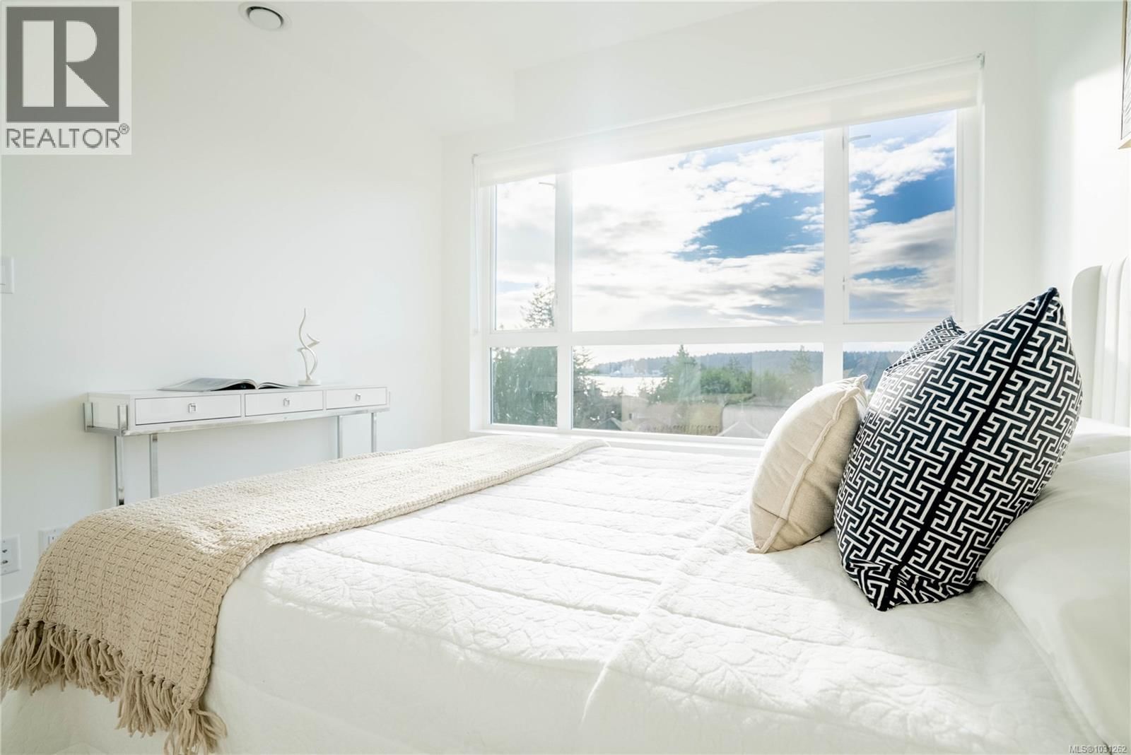 211 - 258 HELMCKEN ROAD Image 9