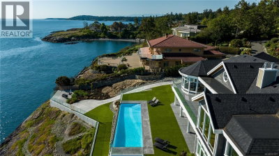 4585 Leyns Road | Saanich British Columbia | Slide Image Five