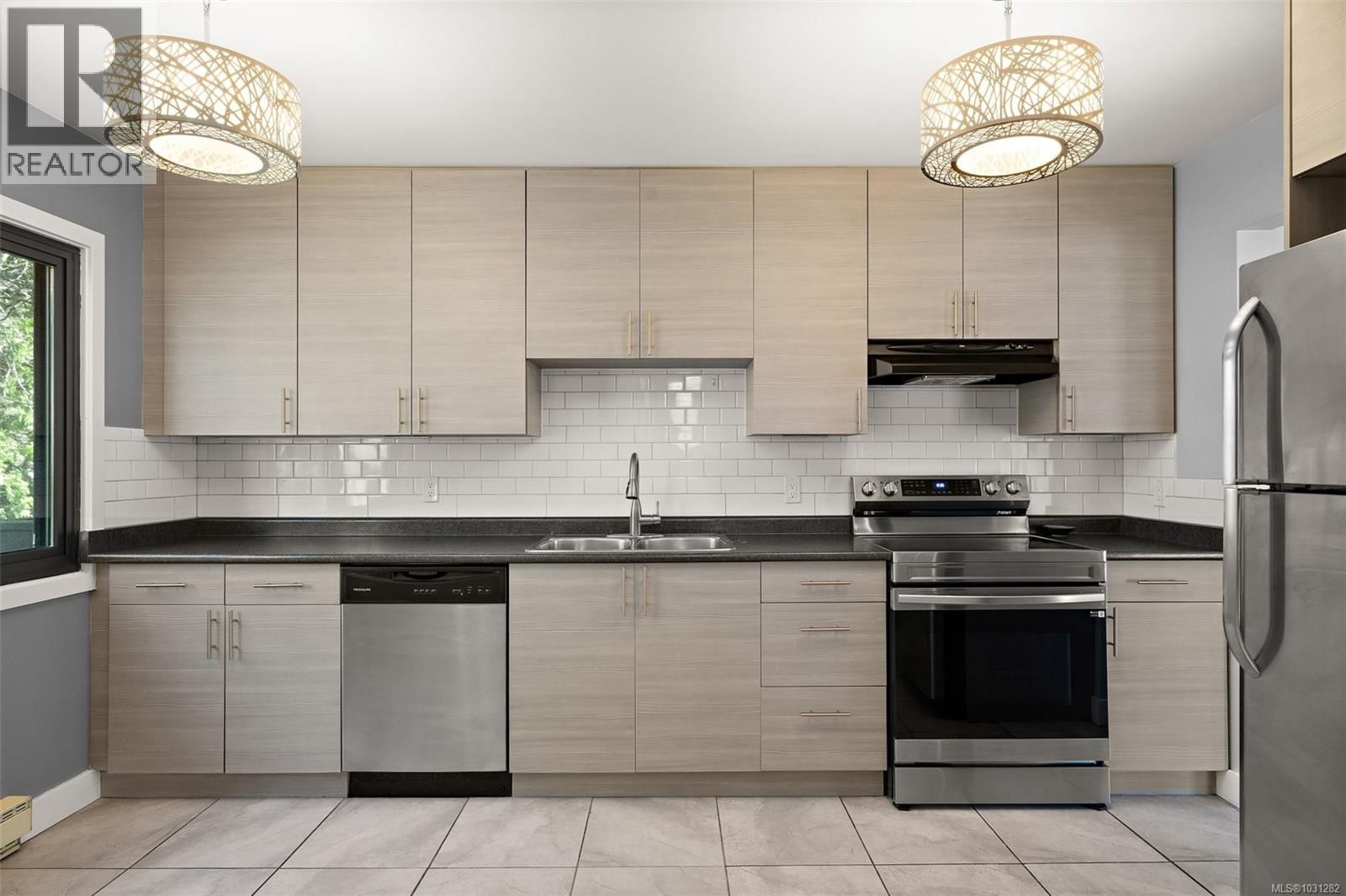 6 - 1464 FORT STREET Image 10