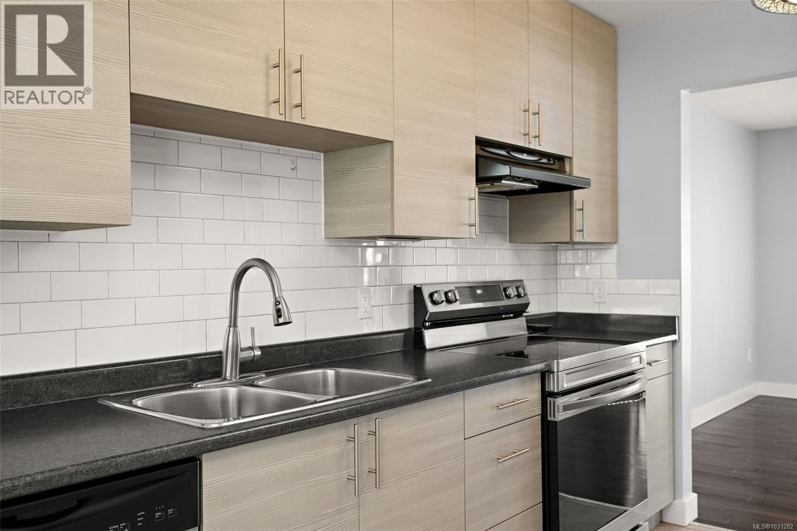 6 - 1464 FORT STREET Image 11