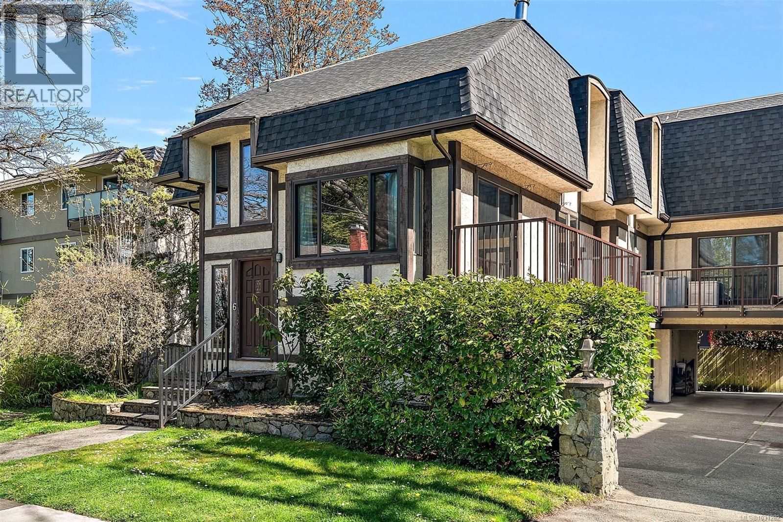 6 - 1464 FORT STREET Image 2