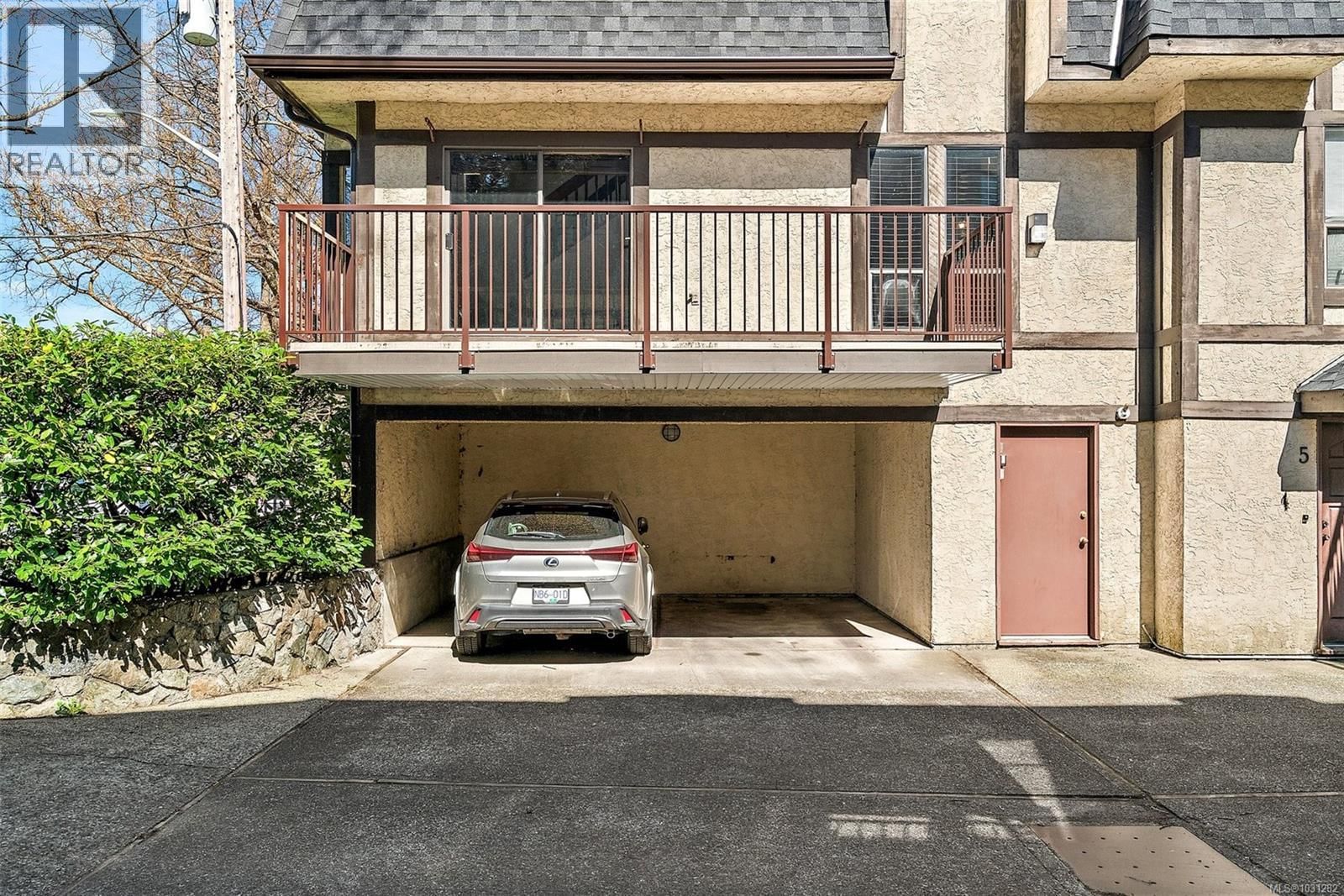 6 - 1464 FORT STREET Image 3