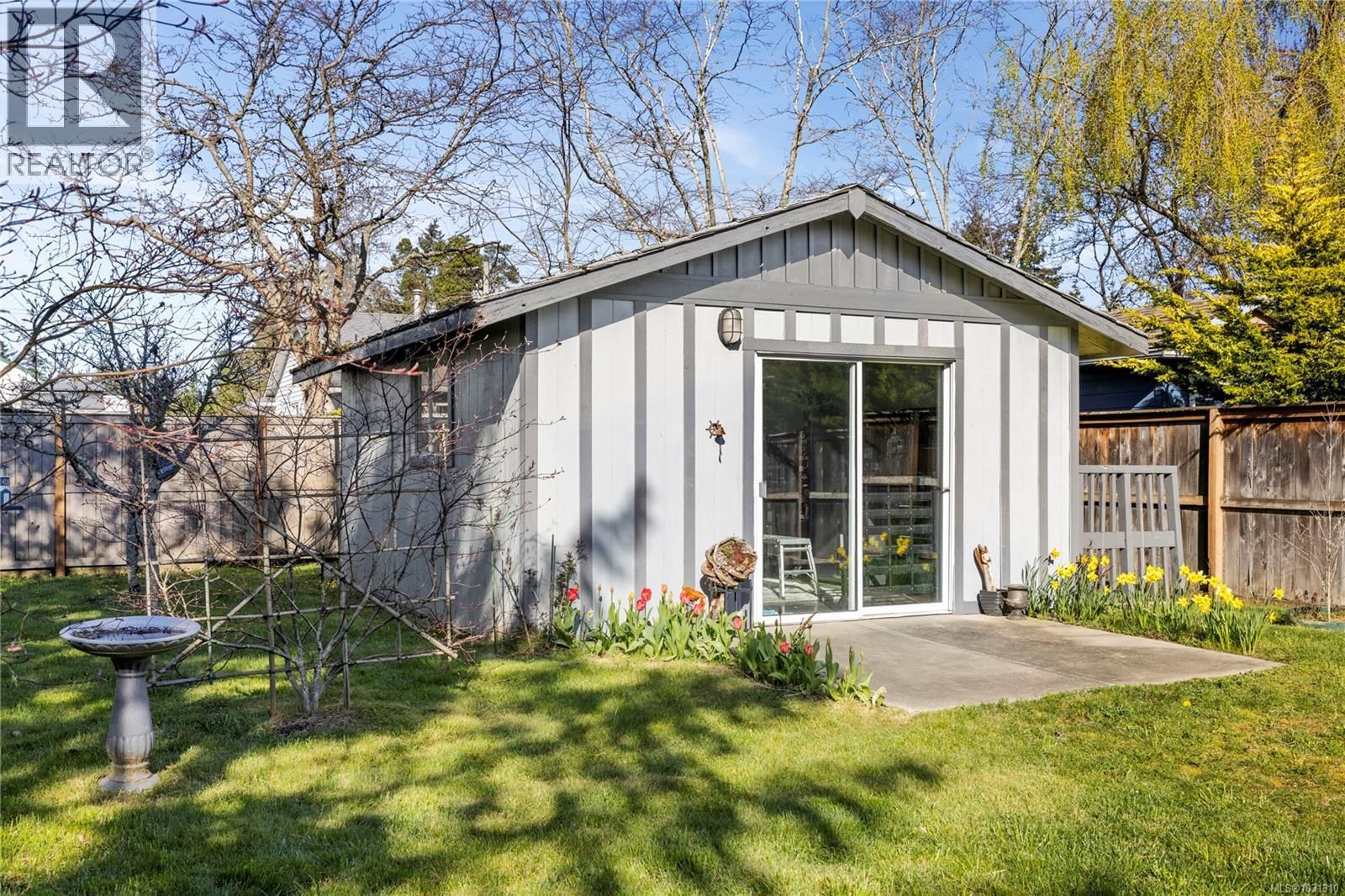 749 PHILLIPS STREET Image 27