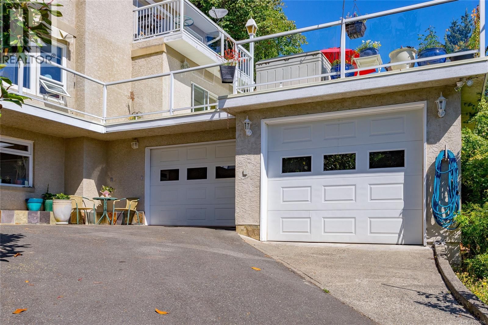 4964 Lochside Drive property photo