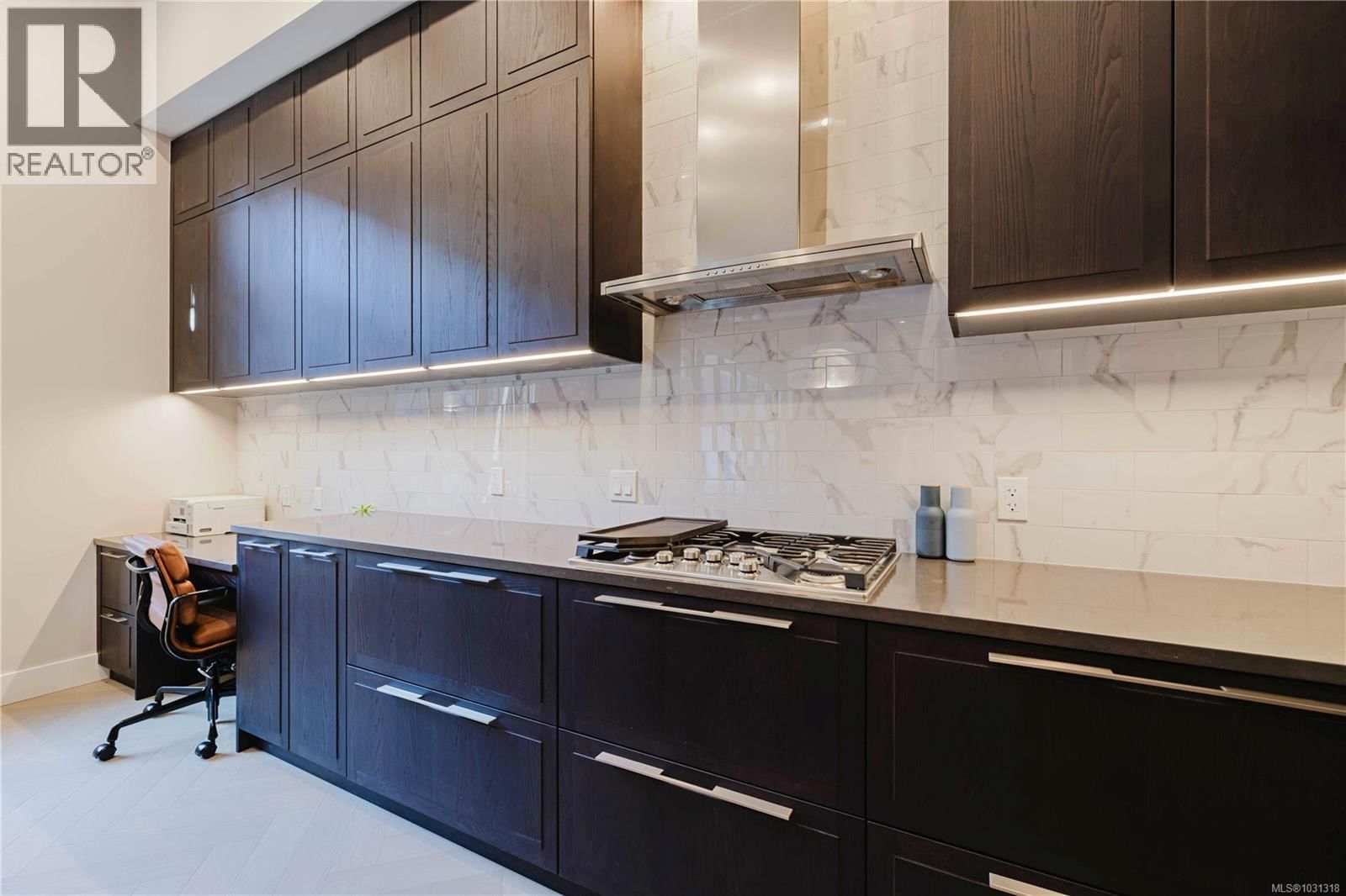 207 - 427 LAMPSON STREET Image 14