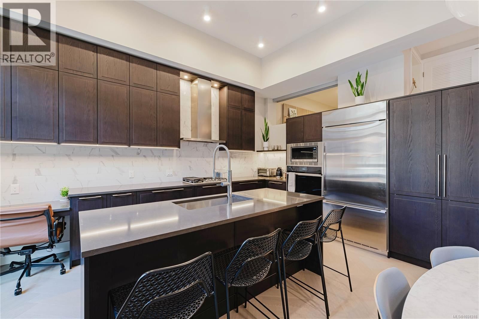 207 - 427 LAMPSON STREET Image 16