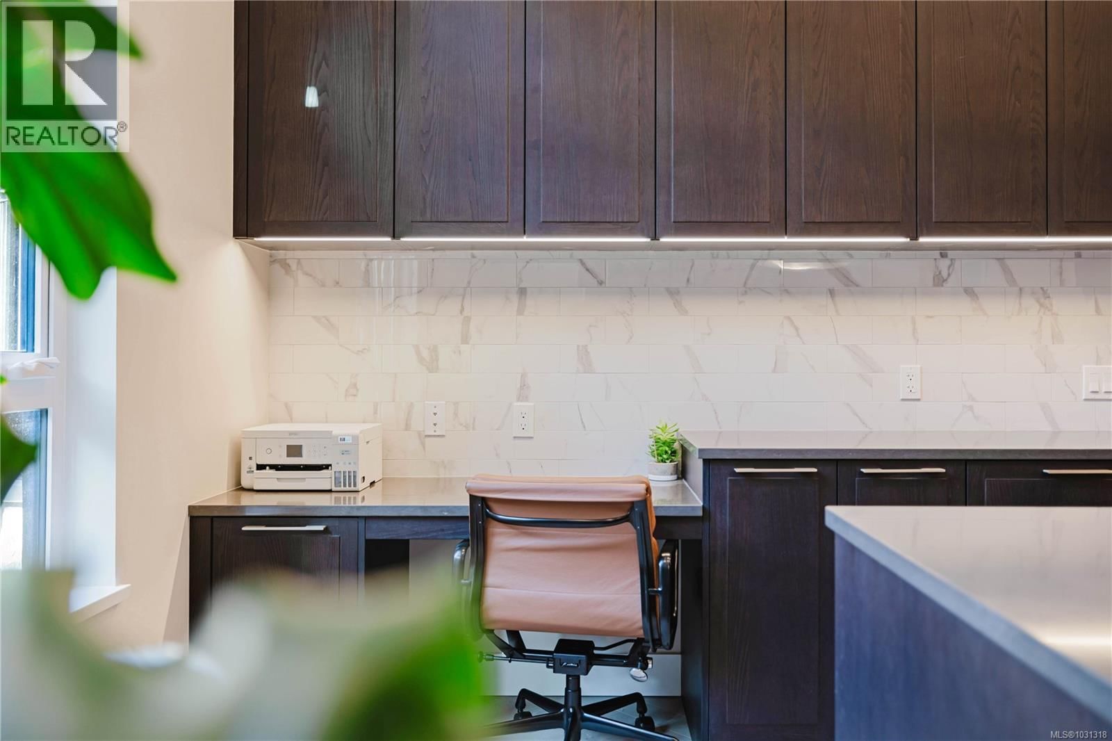 207 - 427 LAMPSON STREET Image 18