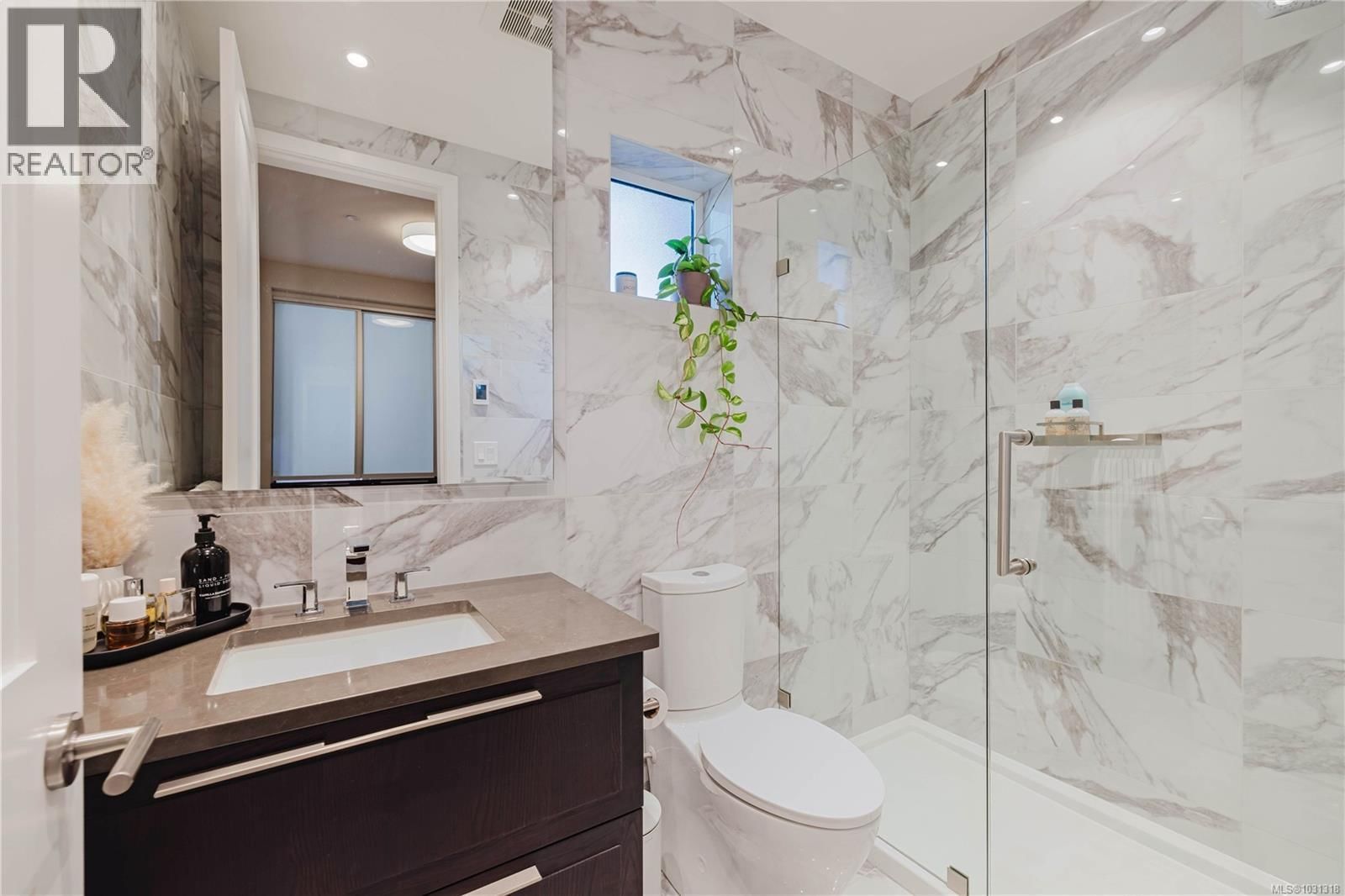 207 - 427 LAMPSON STREET Image 24