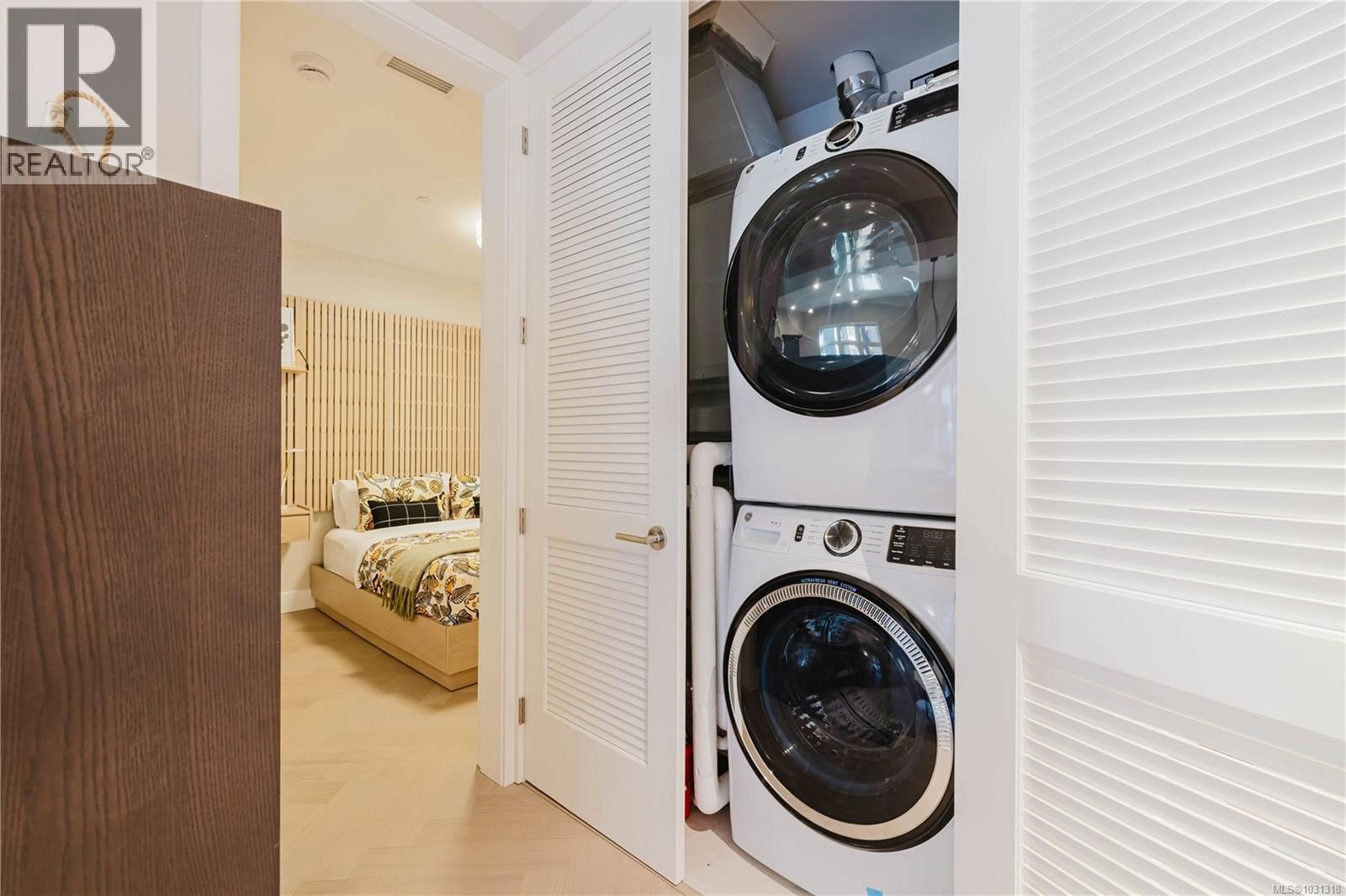 207 - 427 LAMPSON STREET Image 26