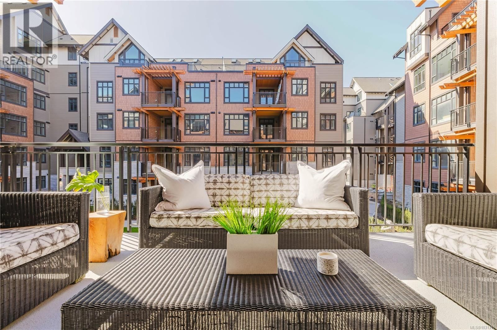 207 - 427 LAMPSON STREET Image 3