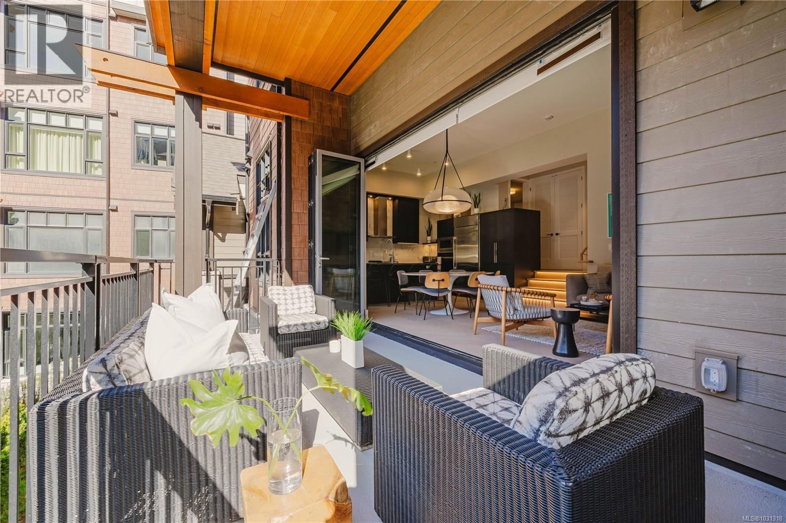 207 - 427 LAMPSON STREET Image 5