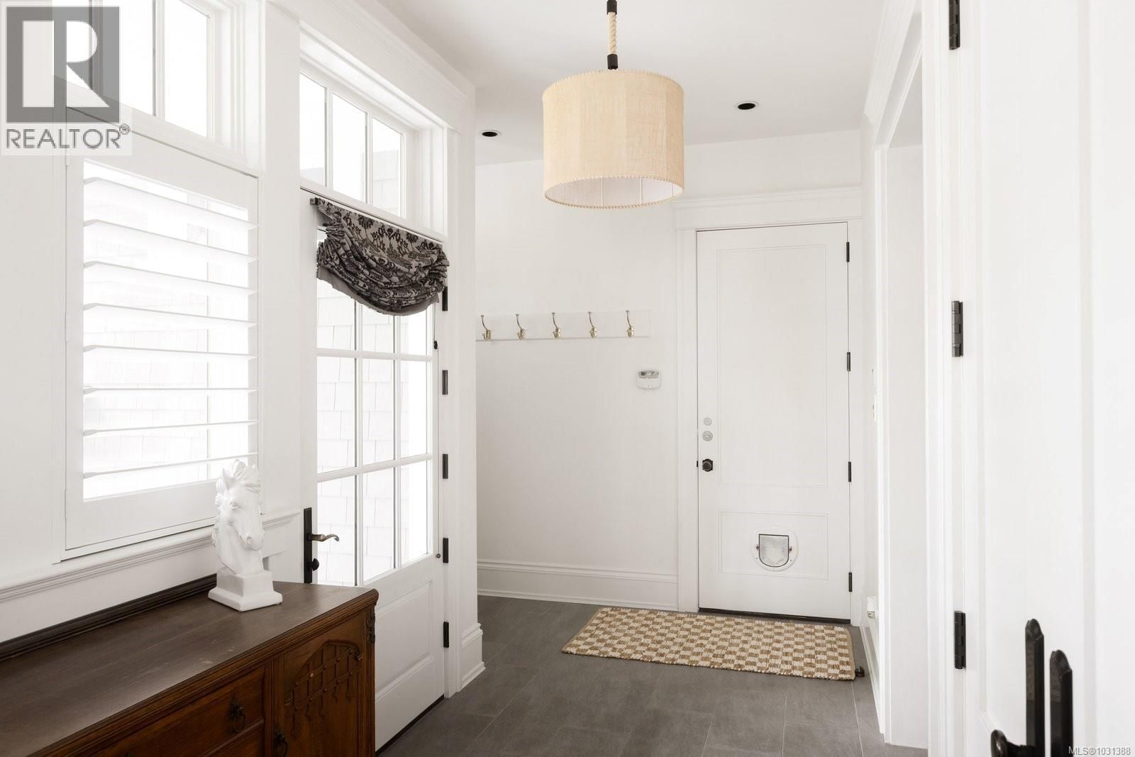 2545 LANSDOWNE ROAD Image 33