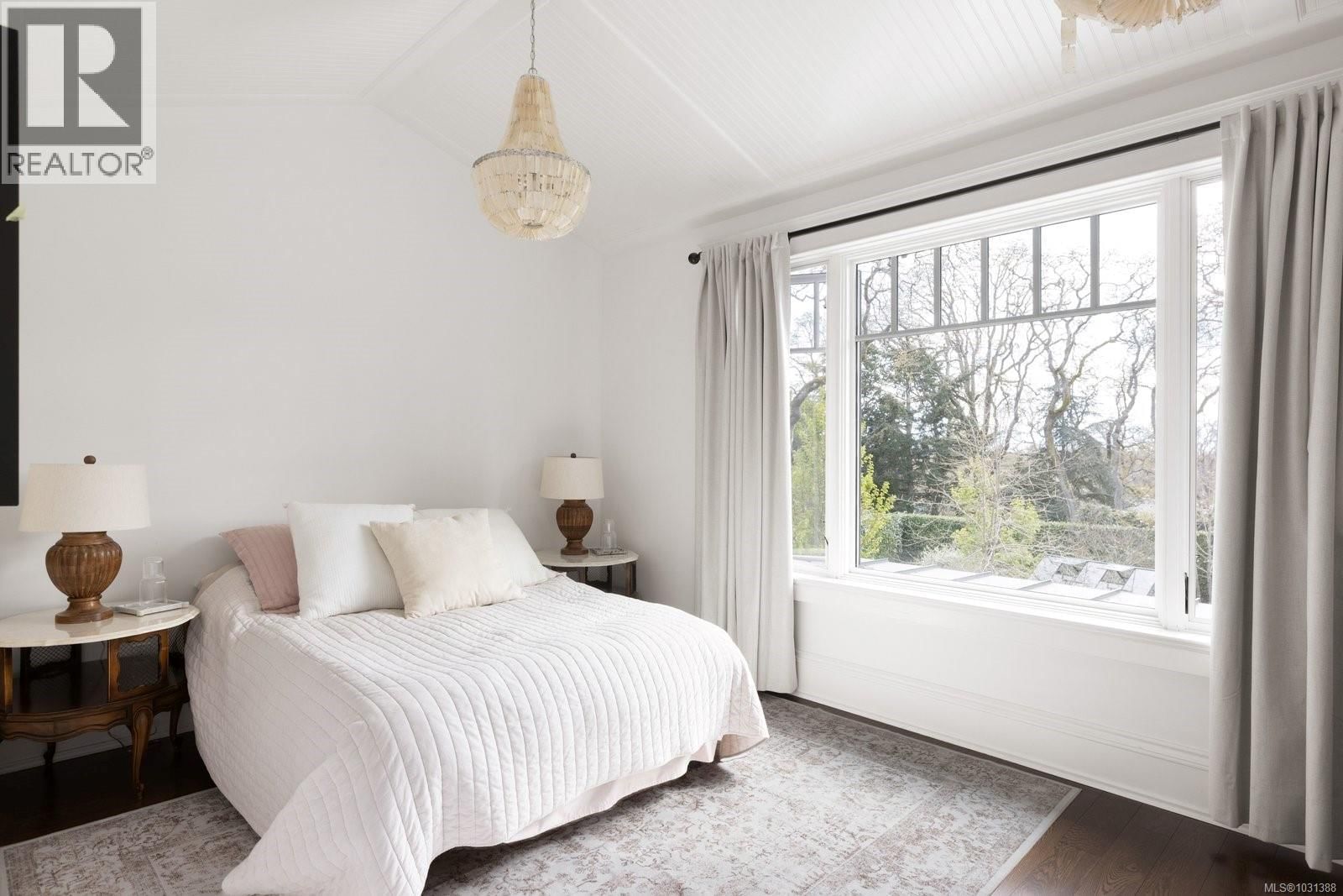 2545 LANSDOWNE ROAD Image 36