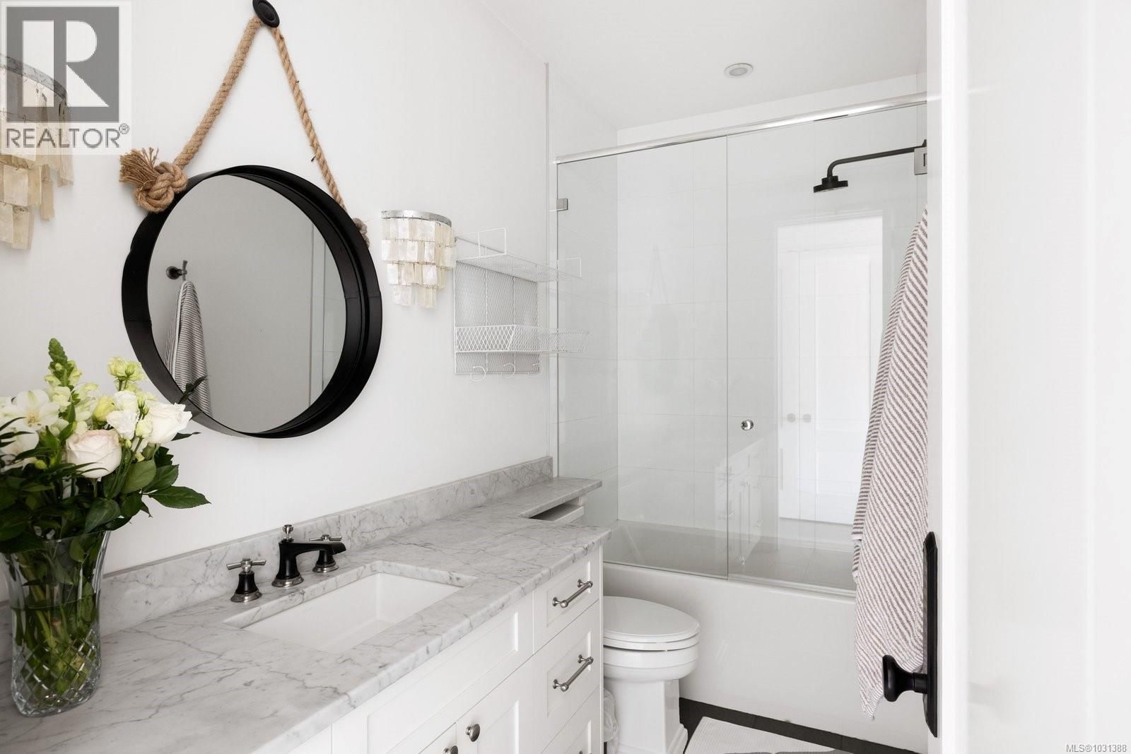 2545 LANSDOWNE ROAD Image 37