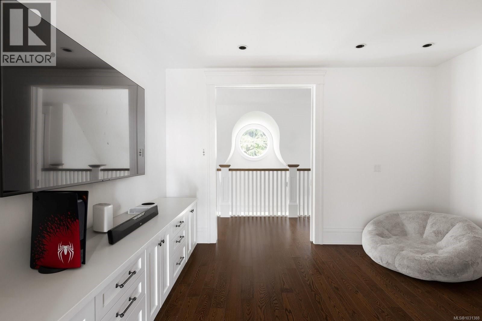 2545 LANSDOWNE ROAD Image 38