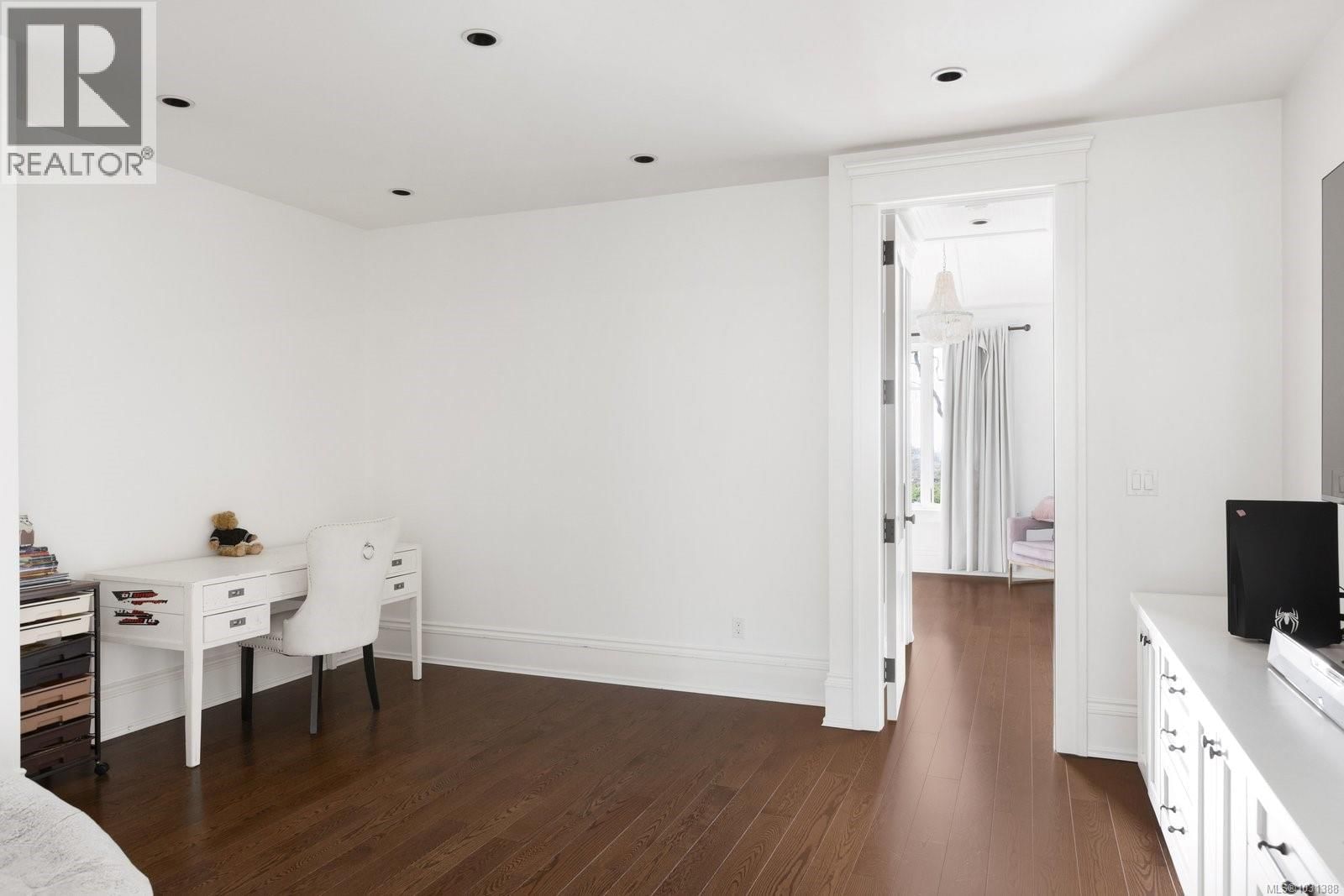 2545 LANSDOWNE ROAD Image 39