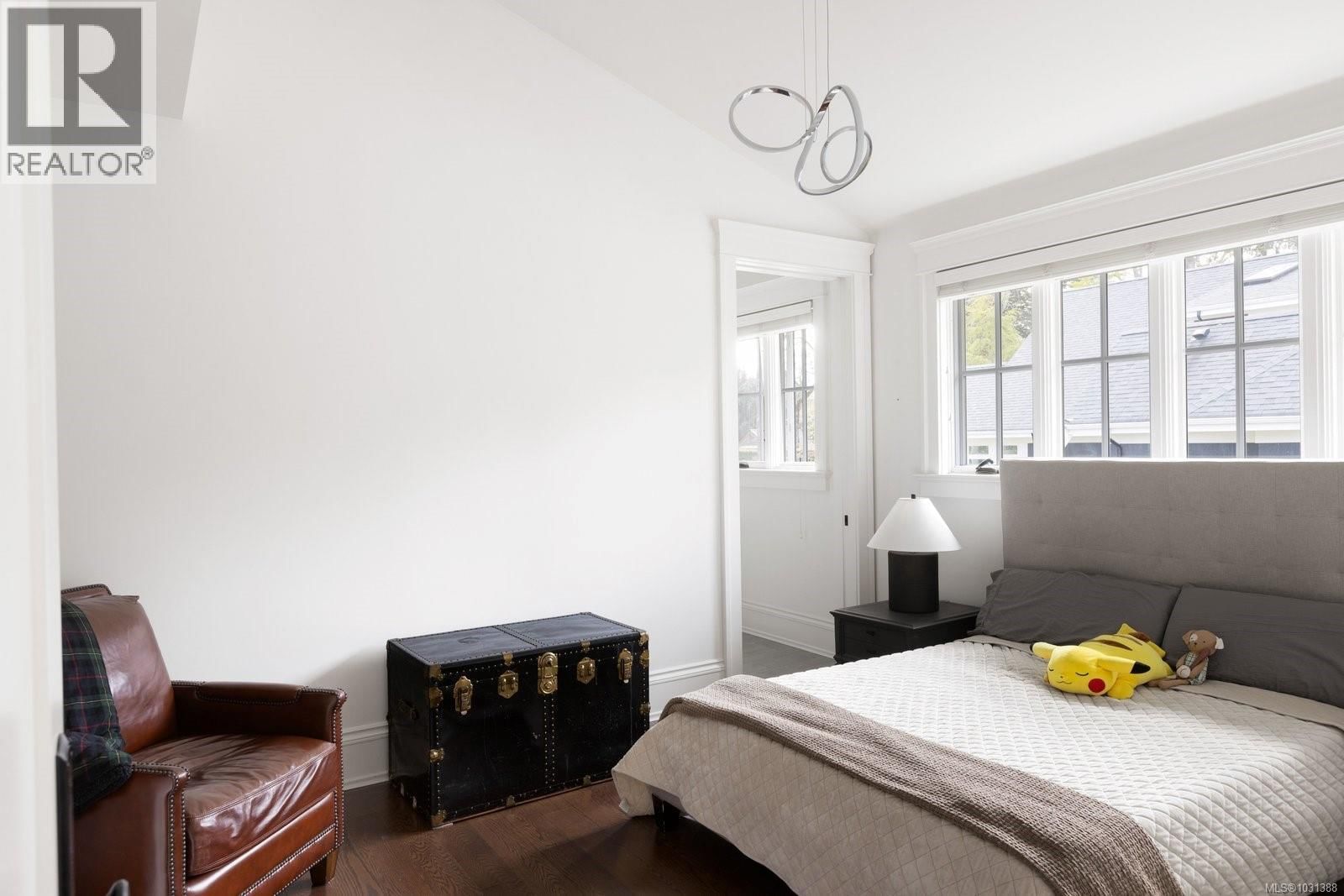 2545 LANSDOWNE ROAD Image 44