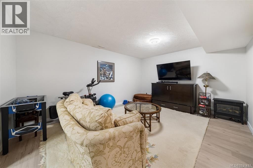 6092 CHIPPEWA ROAD Image 32