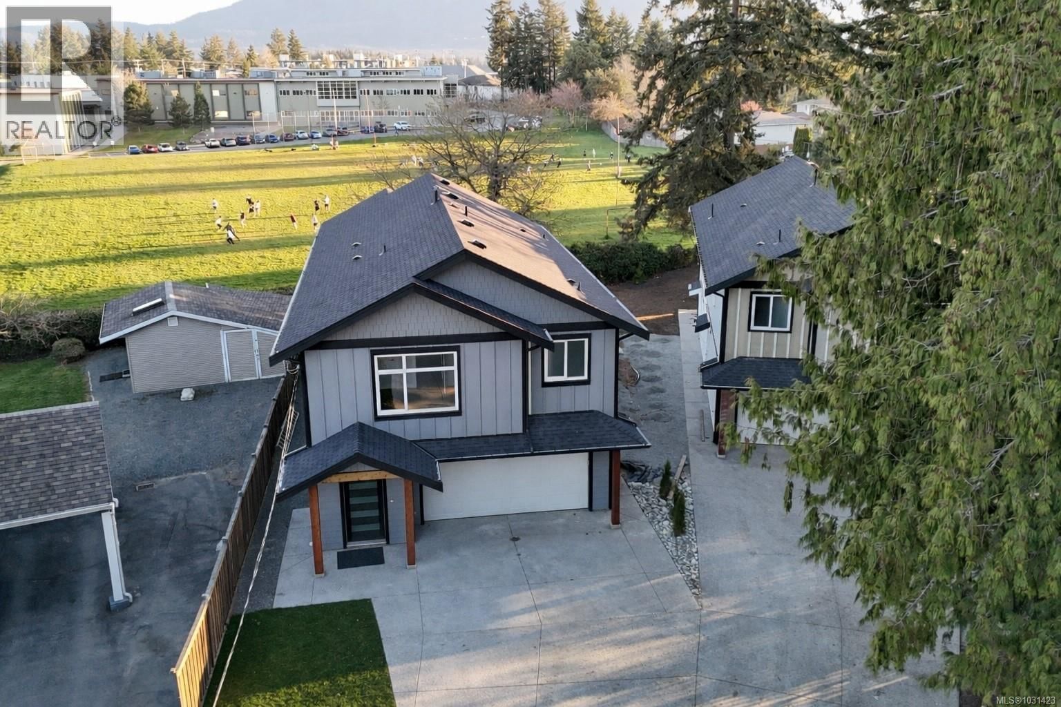 416 Diamond Boulevard