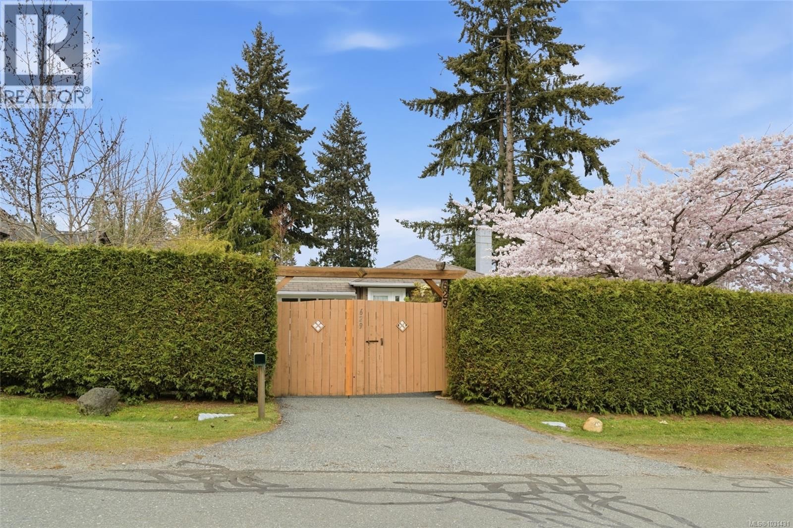 629 JONES STREET Image 11