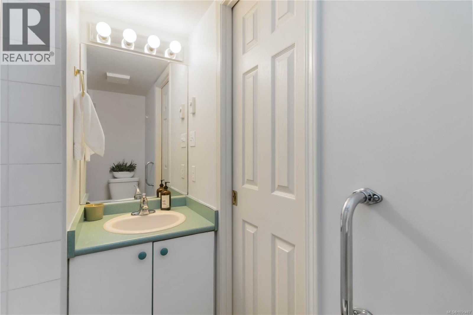 101 - 2710 GROSVENOR ROAD Image 14