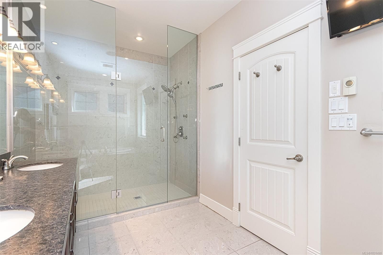 1143 NATURES GATE Image 25