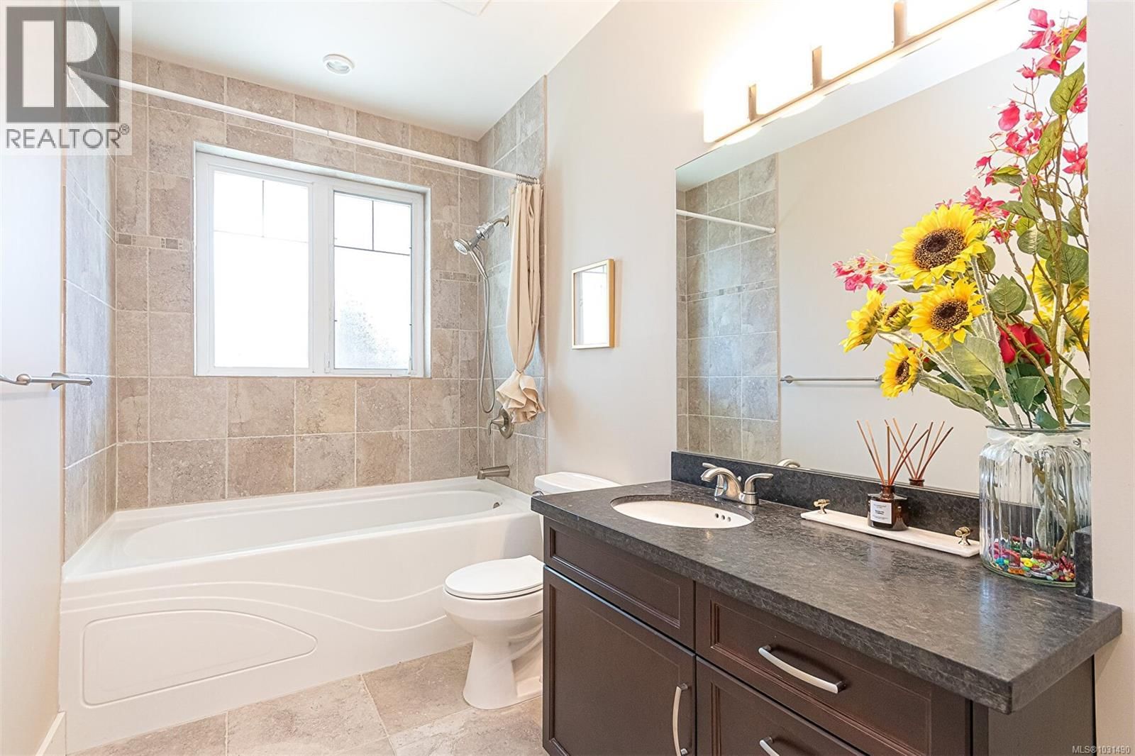 1143 NATURES GATE Image 35