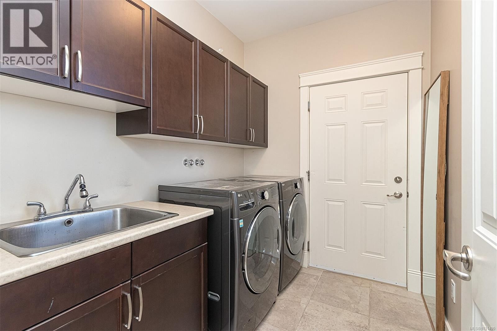 1143 NATURES GATE Image 39