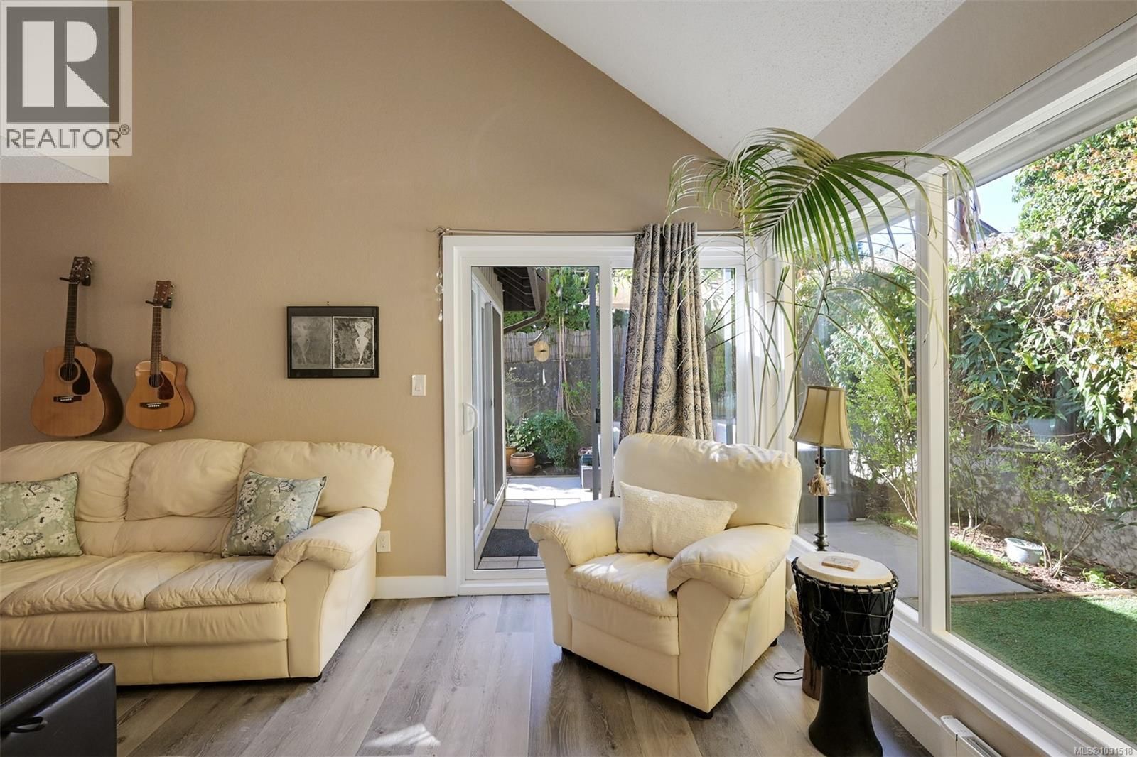 1294 DENMAN STREET Image 11